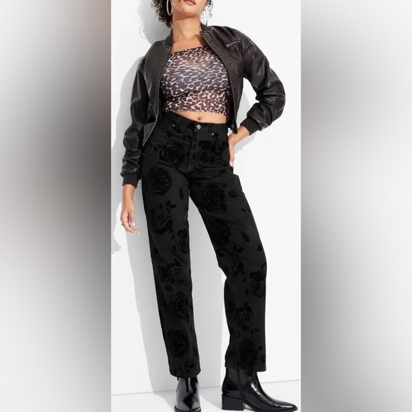 Black High-Rise Straight Jeans with Velvet Floral Detail 🖤 - Picture 6 of 7